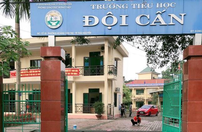 Giả danh chủ nợ uy hiếp phụ huynh học sinh, mang bình gas đến trường dọa đốt