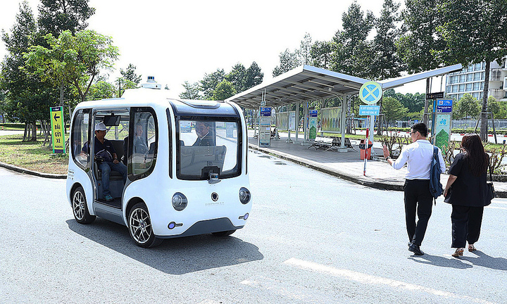 Trải nghiệm ô tô không người lái lần đầu tiên vận hành ở Bình Dương