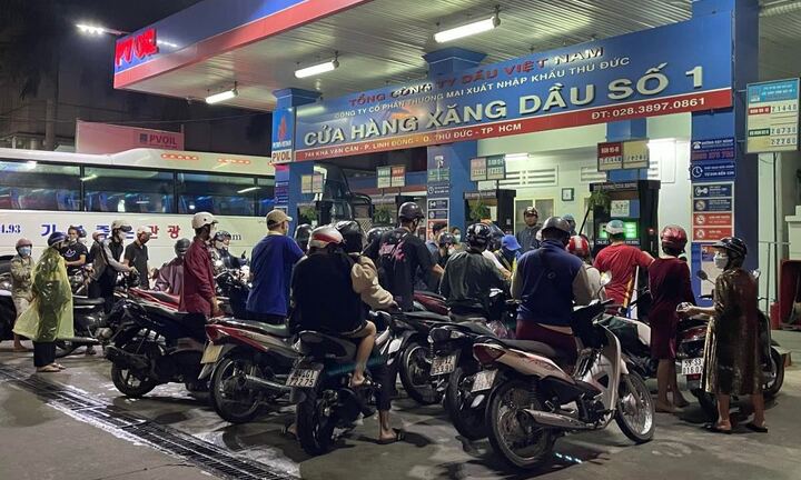 Huy động 80 xe chở xăng dầu để tăng cường nguồn cung cho TP.HCM