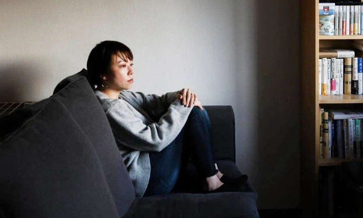 Ốm ai cũng biết mua thuốc, nhưng buồn thì cứ để mặc giày vò bản thân