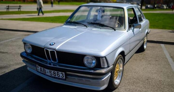 Chi tiết về chiếc xe đầu tiên mà Elon Musk sở hữu