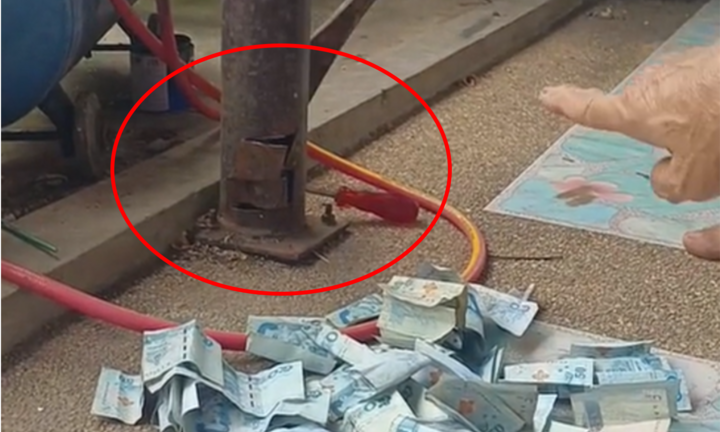 Cả nhà bất ngờ khi moi được hơn 60 triệu bên trong cột thép ở góc nhà