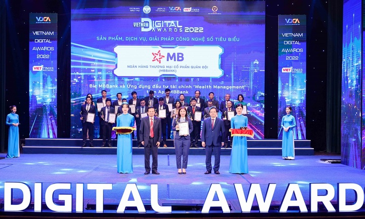 MB ‘thắng lớn’ tại giải thưởng Chuyển đổi số Việt Nam 2022