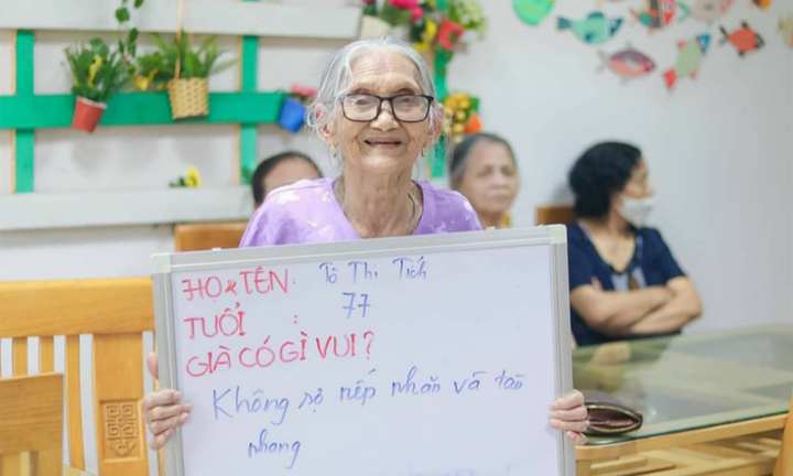 Dí dỏm, hài hước qua bộ ảnh 'Già có gì vui' ở viện dưỡng lão