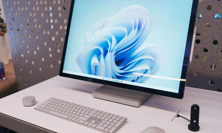 Microsoft ra mắt máy tính để bàn Surface giá từ 4.299 USD