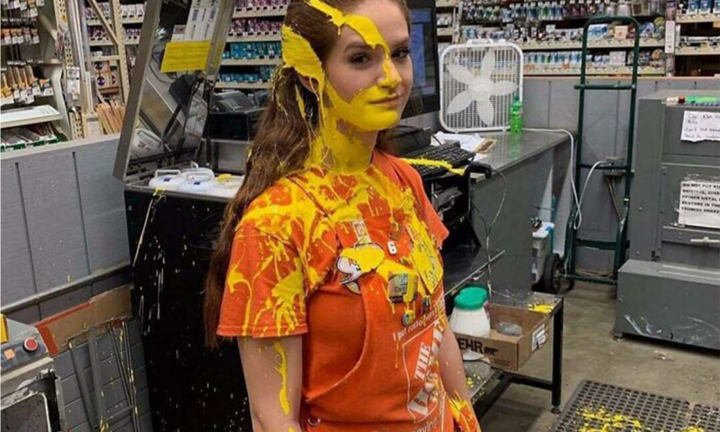 Ngày làm việc đầy nước mắt của những người thuộc hội 'đen đủi nhất tháng'