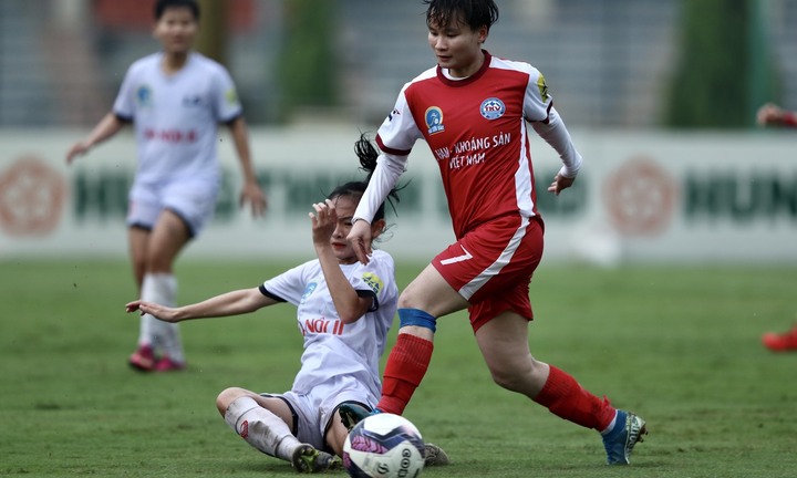 Vòng 10 giải nữ VĐQG: CLB Than KSVN áp sát TP.HCM I