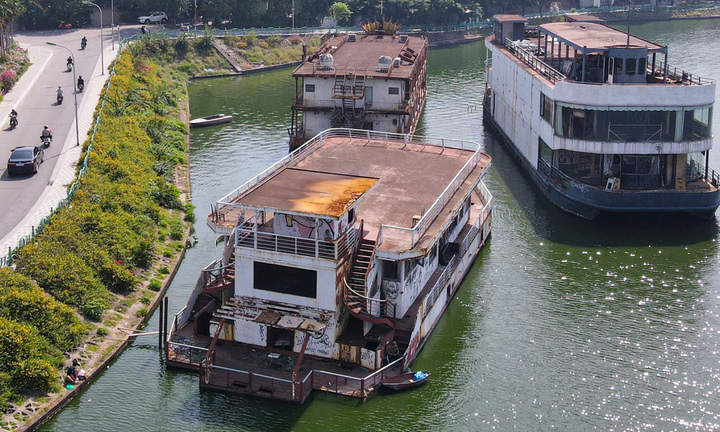 Ảnh: Hà Nội tháo dỡ 5 du thuyền cuối cùng tại Hồ Tây