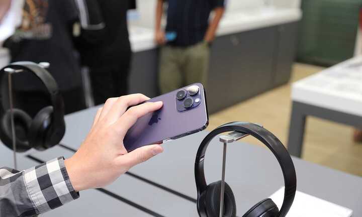 Người Việt chi hàng trăm tỷ đồng mua iPhone 14 series