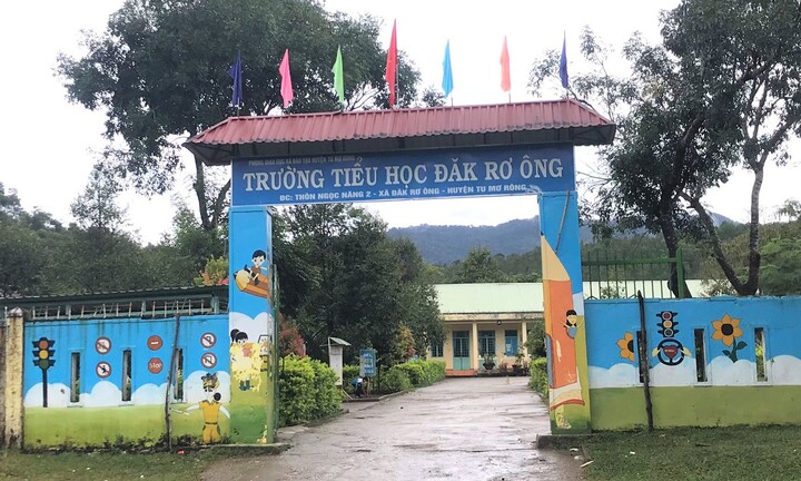Kon Tum: Cách chức hiệu trưởng chậm chi trả chế độ cho giáo viên, học sinh