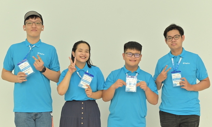 Nhóm học sinh ở Đà Nẵng sáng chế gậy thông minh dẫn đường cho người khiếm thị