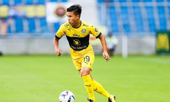 Quang Hải đá 13 phút, suýt khiến Pau FC thủng lưới