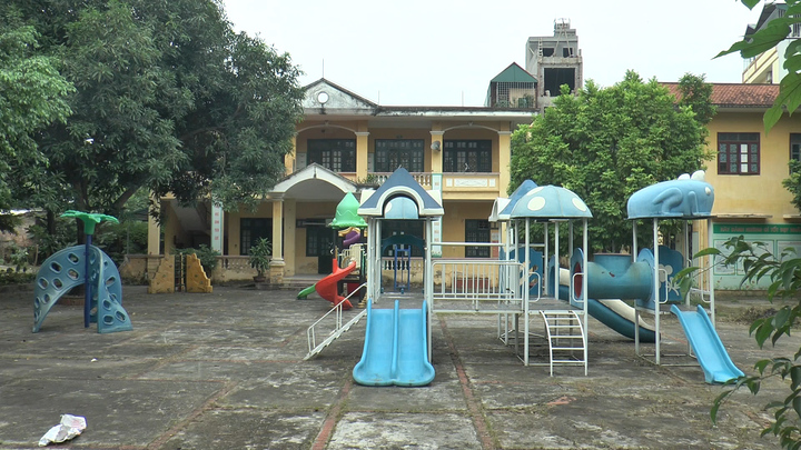 Trường mầm non bỏ hoang ở nơi phụ huynh phải bốc thăm giành suất học