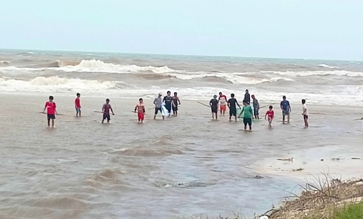 Vỡ ao, hơn 32 tấn cá của ngư dân Quảng Bình bị lũ cuốn trôi