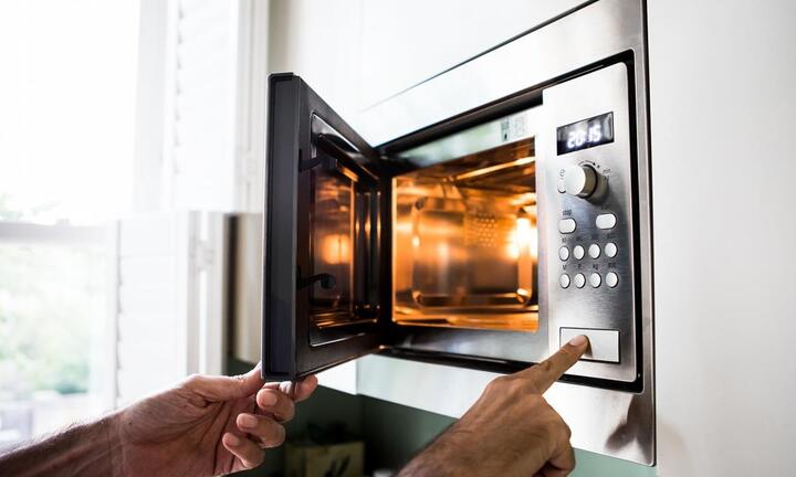 Nấu ăn bằng lò vi sóng và những điều không phải ai cũng biết