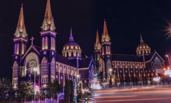Nhà thờ đẹp bậc nhất tỉnh Bình Dương, lung linh như tòa lâu đài khi đêm về