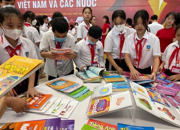 Trích 3.500 tỷ mua SGK cho học sinh mượn, làm sao để không lãng phí?