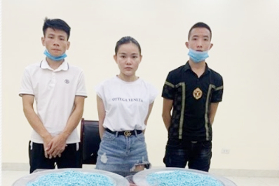 Ma túy ngụy trang bánh kẹo, tương ớt đưa từ Đức về Việt Nam