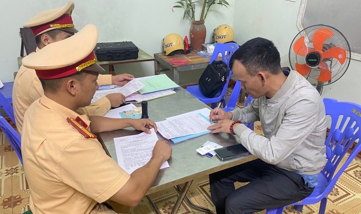 Tài xế ô tô tải không nhường đường xe cấp cứu chở bệnh nhân nguy kịch khai gì?