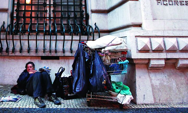 Người châu Âu ngày càng nghèo