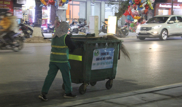 Nữ công nhân môi trường đất Cảng hơn 20 năm lặng thầm làm sạch đẹp phố phường