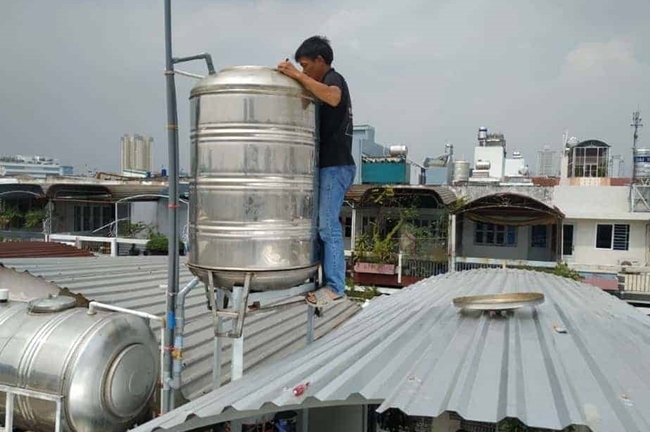 Bình Phước: 2 thanh niên chết khi sửa bồn nước, nghi điện giật