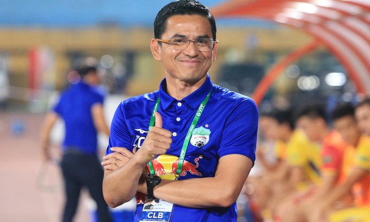 HLV Kiatisak gia hạn hợp đồng với HAGL