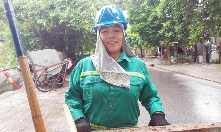 Nữ công nhân môi trường Hải Phòng nhận nhiều bằng khen, giấy khen 