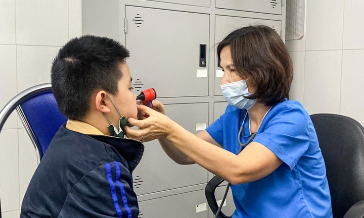 Nhận biết và phòng tránh bệnh mùa lạnh cho trẻ em