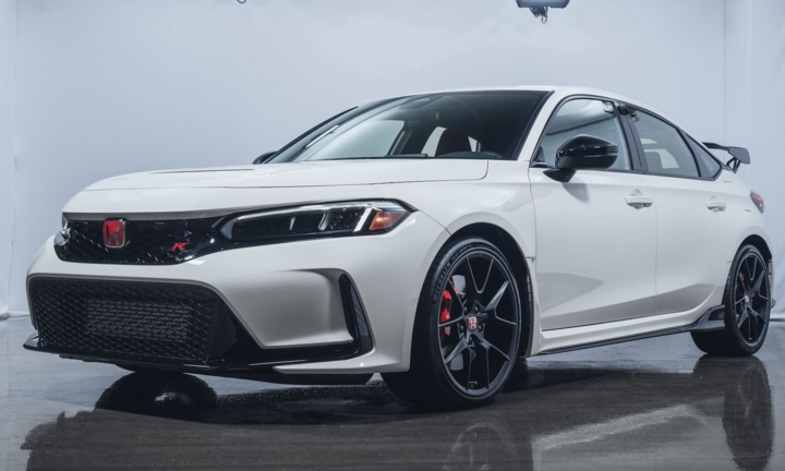 Những mẫu xe tiền tỷ tại Triển lãm Ôtô Việt Nam 2022