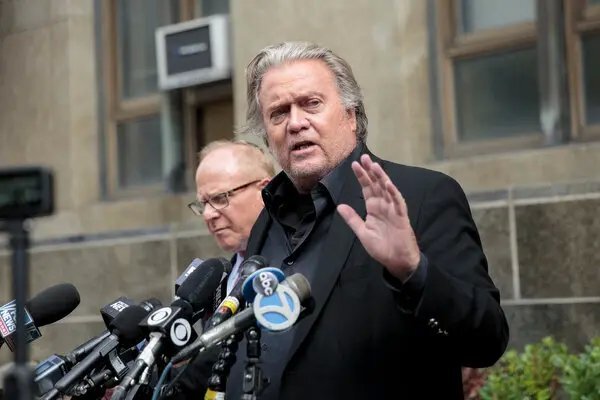 Cựu cố vấn của ông Trump bị kết án 4 năm tù vì tội khinh thường quốc hội