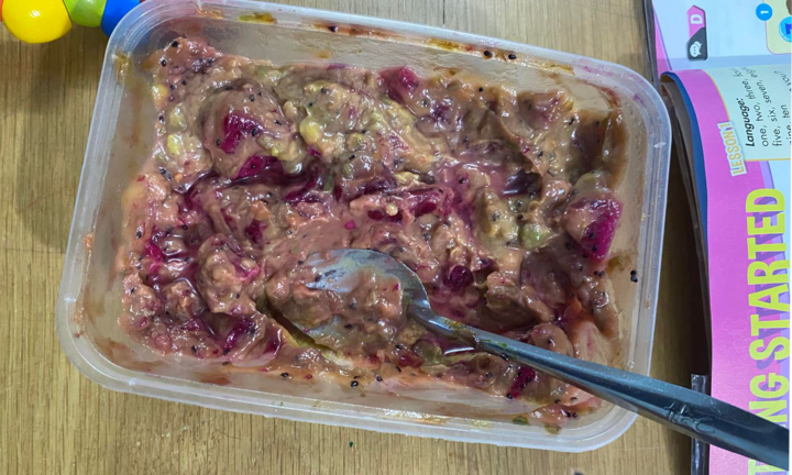 Toát mồ hôi trước thành quả nấu nướng của người như thể 'có thù với bếp núc'