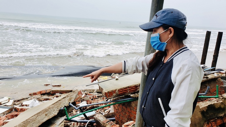 Dãy nhà ven biển Hội An bị sóng đánh sập: Tan hoang chỉ sau một đêm 