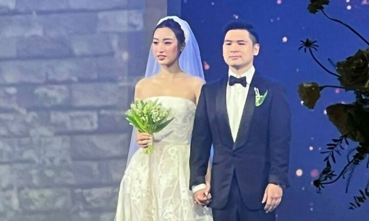 Hoa hậu Đỗ Mỹ Linh bật khóc trong lễ cưới