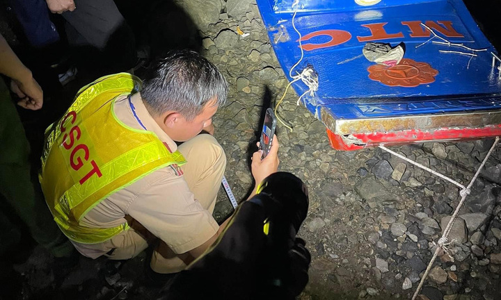 Đồng Nai: Tìm kiếm 1 người mất tích sau cú va chạm giữa hai xuồng máy trên sông