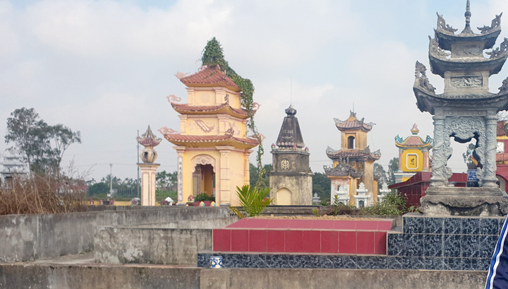 Đào trộm mộ, tống tiền người nhà 300 triệu đồng ở Thái Bình