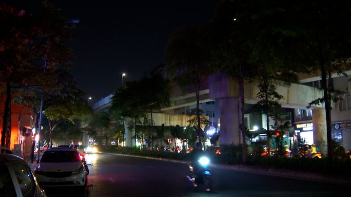 Tuyến phố gần 10 năm không bật đèn đường ở Hà Nội