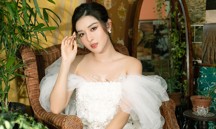Á hậu Huyền My đẹp kiêu sa, tiết lộ lý do hạn chế hoạt động showbiz