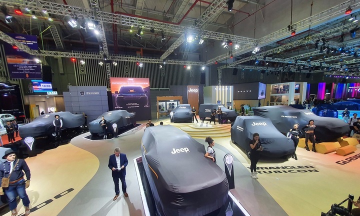 Triển lãm ô tô lớn nhất Việt Nam khai mạc sau 2 năm vắng bóng vì COVID-19