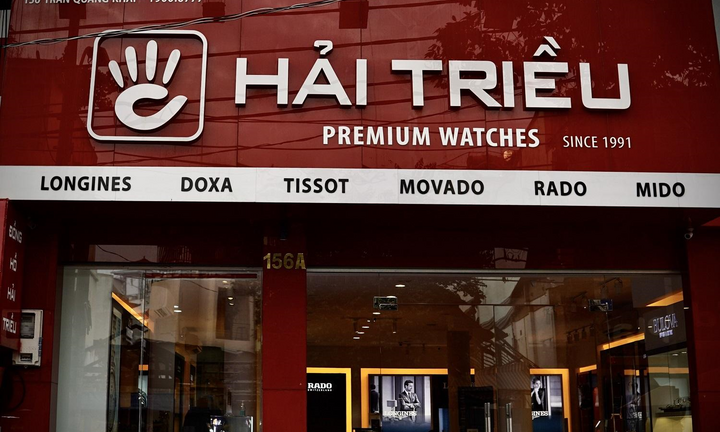 Một tuyến đường có đến 4 showroom, Đồng Hồ Hải Triều làm ăn ra sao?