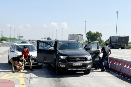 Cảnh sát nổ súng, vây bắt 4 người mang ma túy trên cao tốc Hải Phòng - Hạ Long