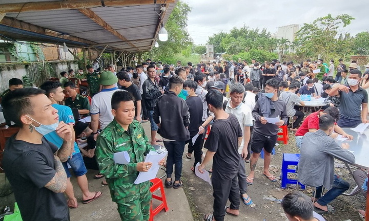 Trong 2 ngày, hơn 800 người Việt ở Campuchia về nước qua cửa khẩu Mộc Bài