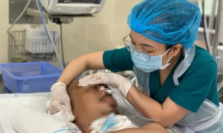 Khủng hoảng thiếu điều dưỡng ở bệnh viện công: Người giảm, áp lực tăng