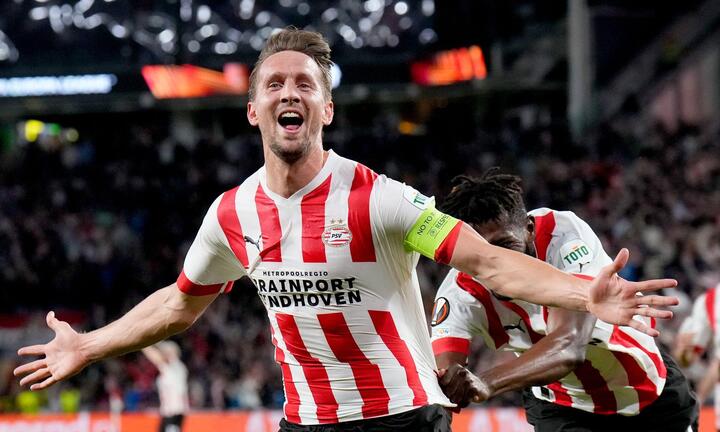 Cựu tiền đạo Barca toả sáng, PSV nhấn chìm Arsenal