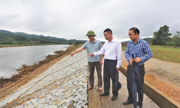 Dự án kè chống sạt lở 12 tỷ vừa bàn giao đã sụt lún, hư hỏng: Công an vào cuộc