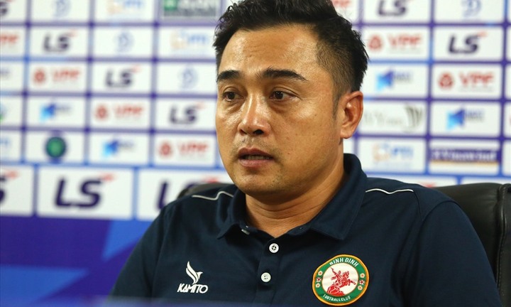 HLV Đức Thắng: 'Trọng tài phá hỏng trận đấu, tặng điểm cho HAGL'