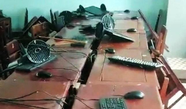 Nhóm học sinh đột nhập trường học, đập phá nhiều tài sản