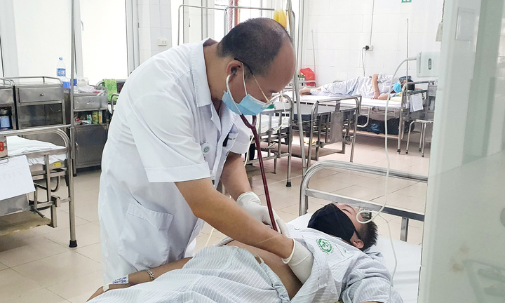 Chăm sóc người bệnh sốt xuất huyết tại nhà thế nào để tránh biến chứng nặng?