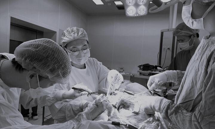 25 phút nguy cấp cứu sống thanh niên bị dao đâm vào tim