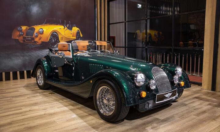 Bộ đôi xe cổ Anh Quốc Morgan xuất hiện tại Triển lãm ô tô Việt Nam 2022